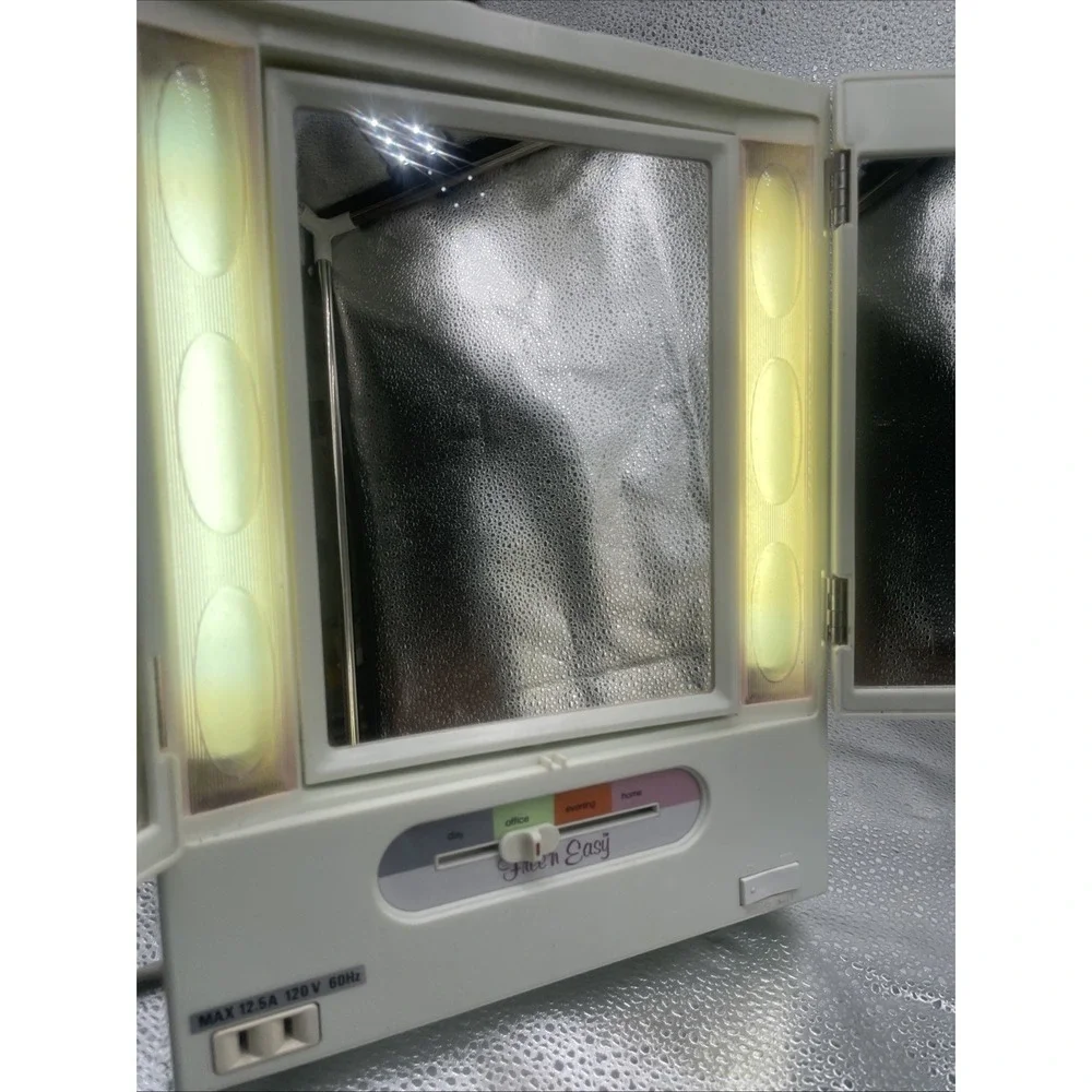 VINTAGE‎ FREE N' EASY LIGHTED TABLETOP ELECTRIC MAKEUP MIRROR MODEL 306-NAN LAMP